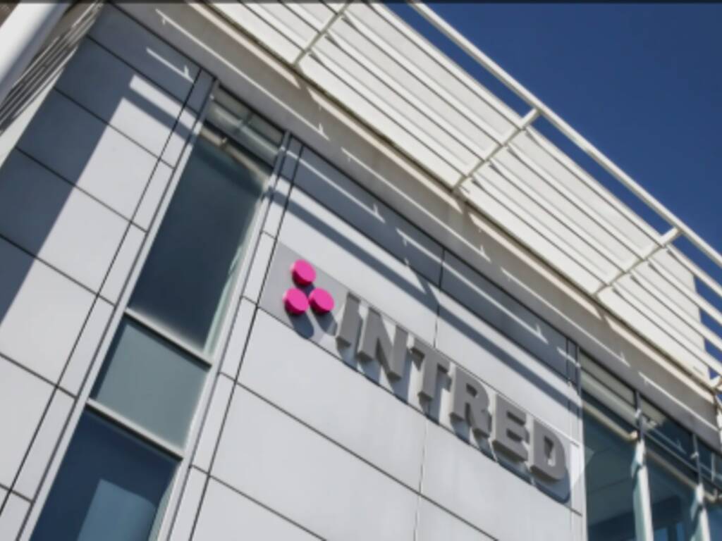 Scuola - La fibra corre tra i banchi: Intred connette oltre 400 scuole nel Varesotto - Scuola - Varese News