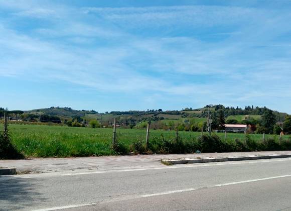 Cesena, impianto fotovoltaico con 4 mila moduli tra via Emilia e collina: protesta in difesa del paesaggio